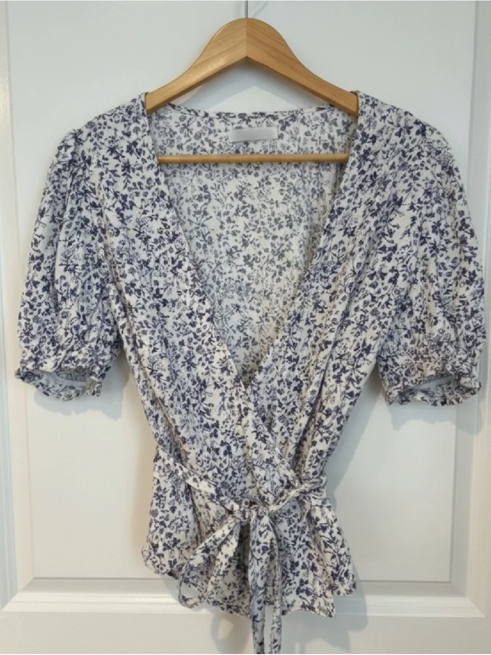 Reformation Floral Puff Sleeve Wrap Tencel Top 💙💙